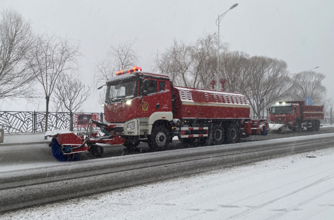 ROYAL皇家88环境除冰雪装备全力投入破冰作业，助力北京道路交通安全